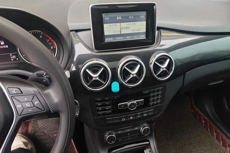 Used Mercedes-Benz B-Class 2012 B 180 base model (imported) Audio And AC Panel