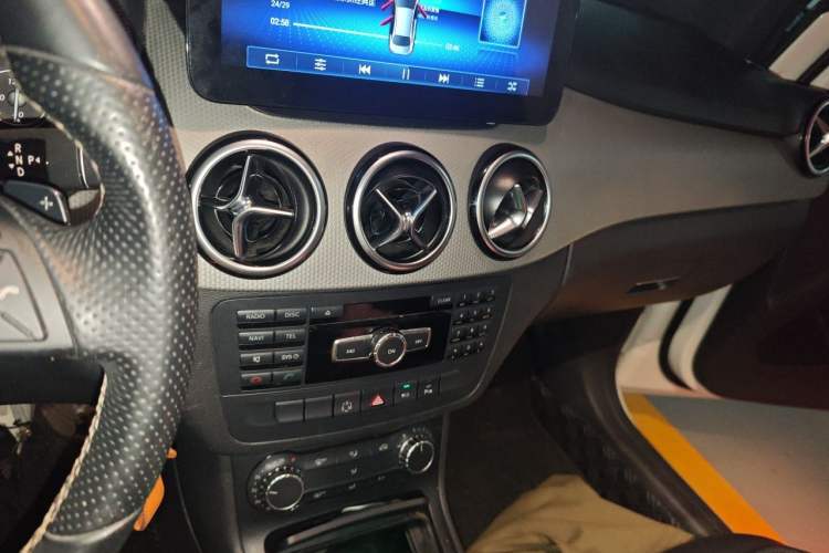 Used Mercedes-Benz B-Class 2012 B 200 Audio And AC Panel