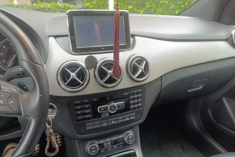 Used Mercedes-Benz B-Class 2012 B 200 Audio And AC Panel