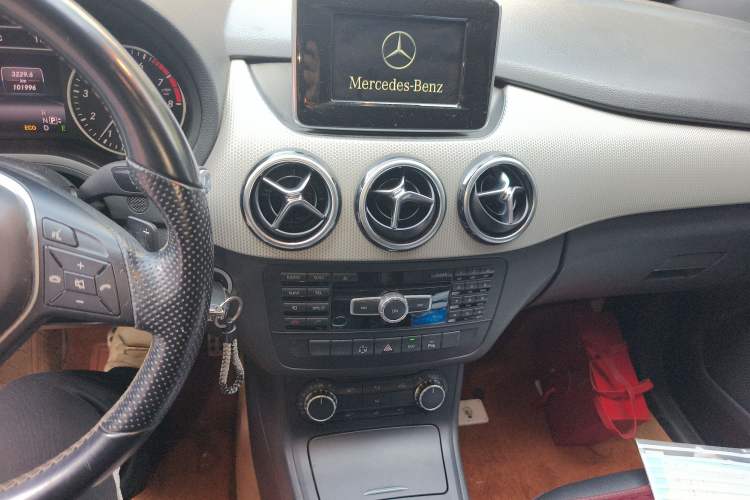 Used Mercedes-Benz B-Class 2012 B 200 Audio And AC Panel