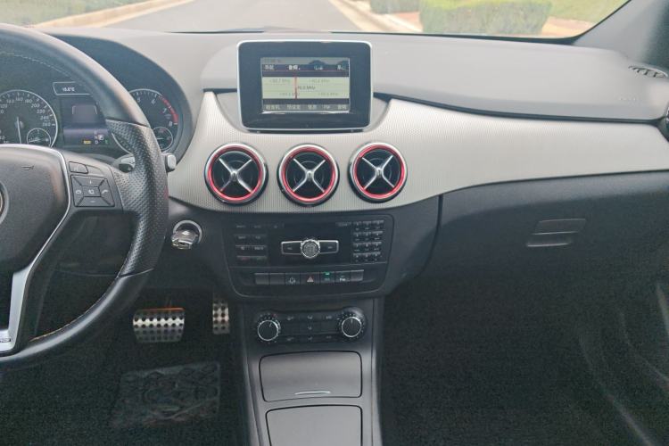 Used Mercedes-Benz B-Class 2012 B 200 Audio And AC Panel