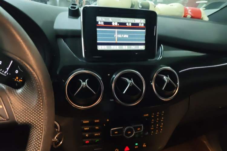 Used Mercedes-Benz B-Class 2012 B 180 Audio And AC Panel
