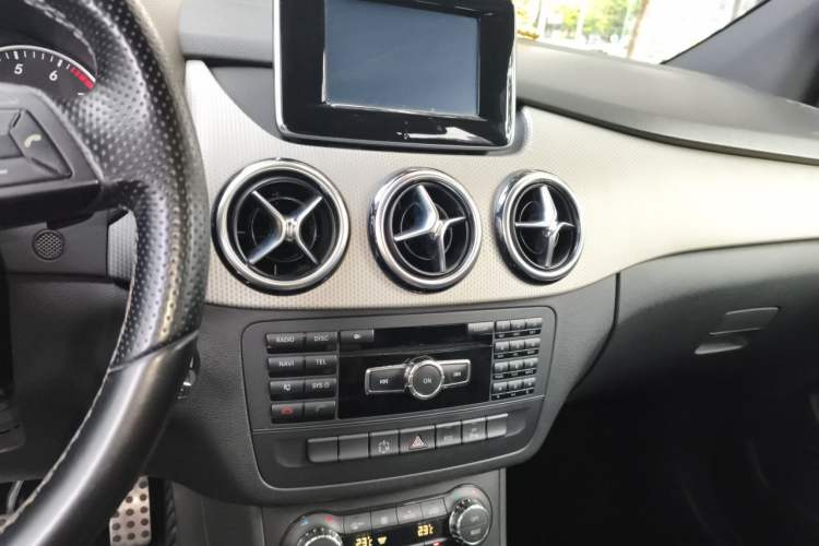 Used Mercedes-Benz B-Class 2012 B 200 Audio And AC Panel