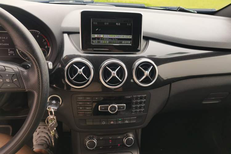 Used Mercedes-Benz B-Class 2012 B 180 Audio And AC Panel