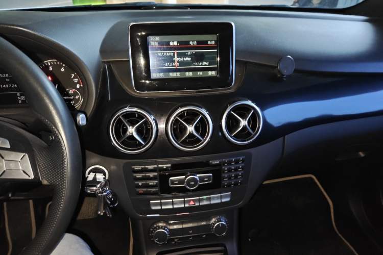 Used Mercedes-Benz B-Class 2012 B 180 Audio And AC Panel