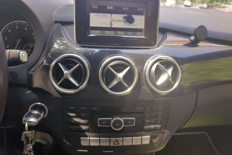 Used Mercedes-Benz B-Class 2012 B 180 Audio And AC Panel