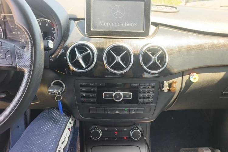 Used Mercedes-Benz B-Class 2012 B 180 Audio And AC Panel