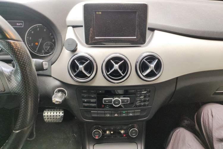 Used Mercedes-Benz B-Class 2012 B 200 Audio And AC Panel