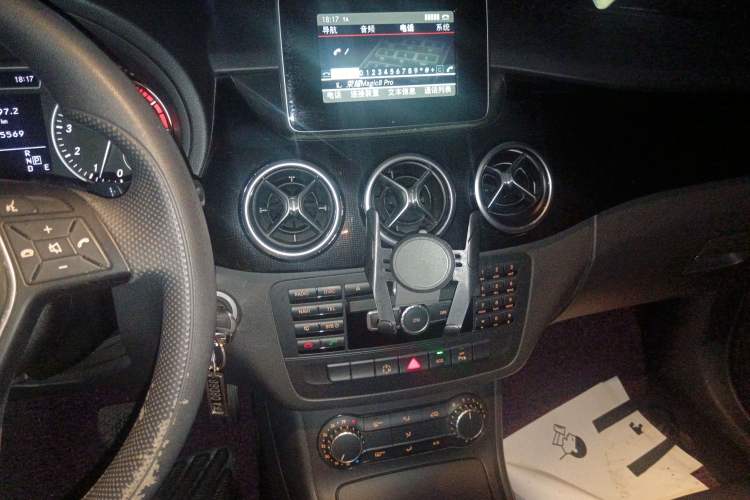 Used Mercedes-Benz B-Class 2012 B 180 Audio And AC Panel