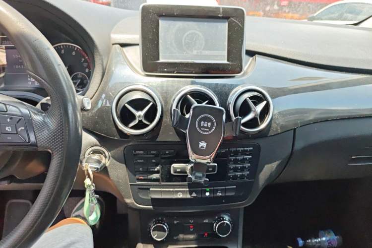 Used Mercedes-Benz B-Class 2012 B 180 Audio And AC Panel