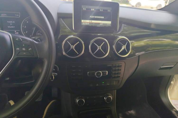 Used Mercedes-Benz B-Class 2012 B 180 Audio And AC Panel