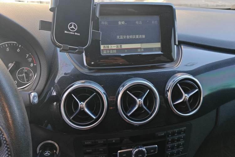 Used Mercedes-Benz B-Class 2012 B 180 Audio And AC Panel