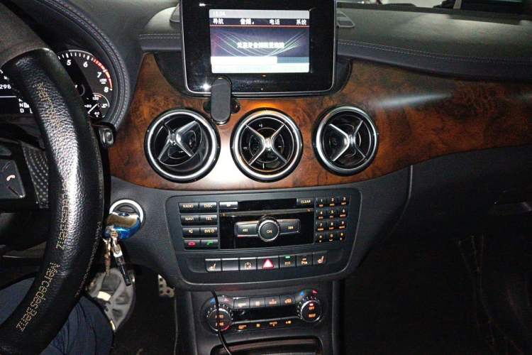 Used Mercedes-Benz B-Class 2012 B 200 Audio And AC Panel