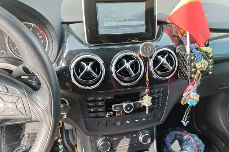 Used Mercedes-Benz B-Class 2012 B 180 Audio And AC Panel