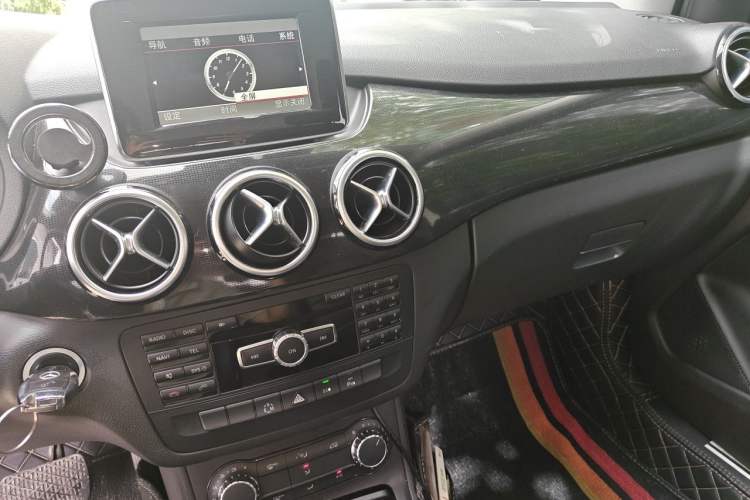 Used Mercedes-Benz B-Class 2012 B 180 Audio And AC Panel