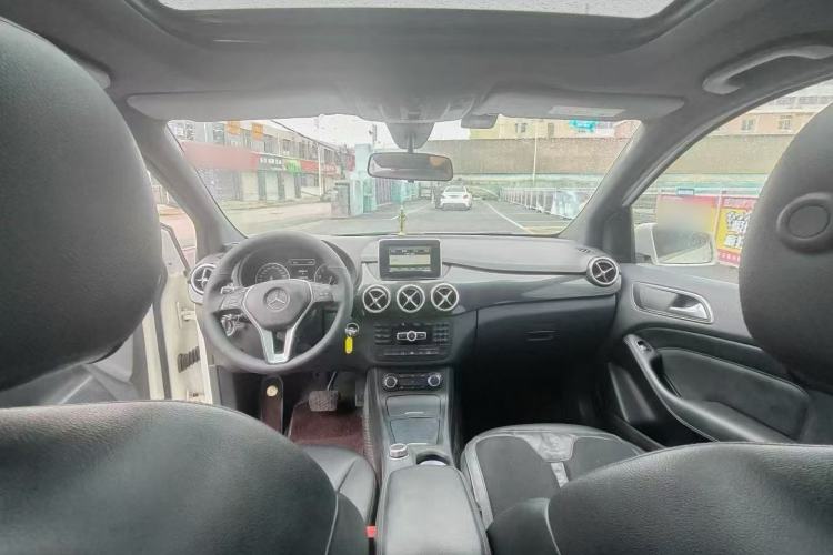 Used Mercedes-Benz B-Class 2012 B 180 Center Console