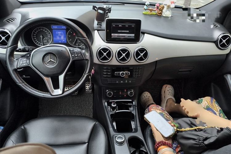 Used Mercedes-Benz B-Class 2012 B 200 Center Console