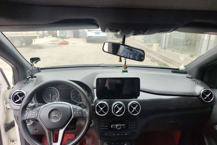 Used Mercedes-Benz B-Class 2012 B 180 Center Console