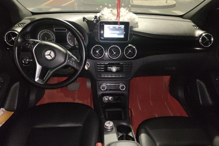 Used Mercedes-Benz B-Class 2012 B 180 Center Console