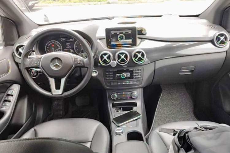 Used Mercedes-Benz B-Class 2012 B 180 Center Console