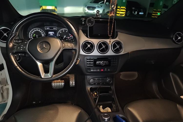 Used Mercedes-Benz B-Class 2012 B 200 Center Console