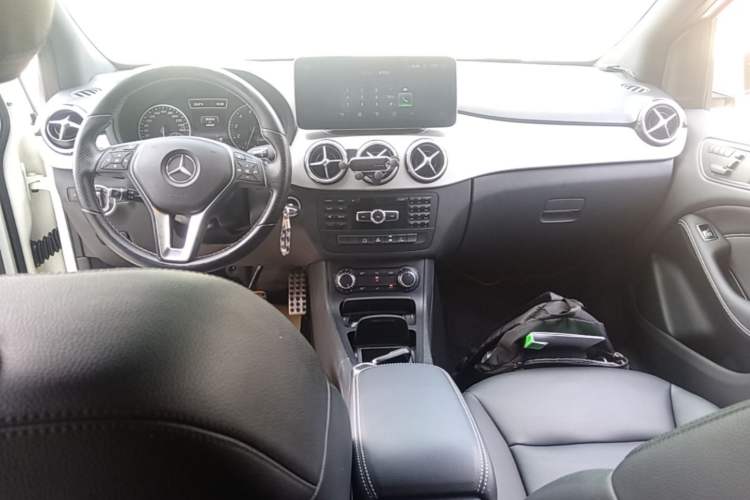 Used Mercedes-Benz B-Class 2012 B 200 Center Console