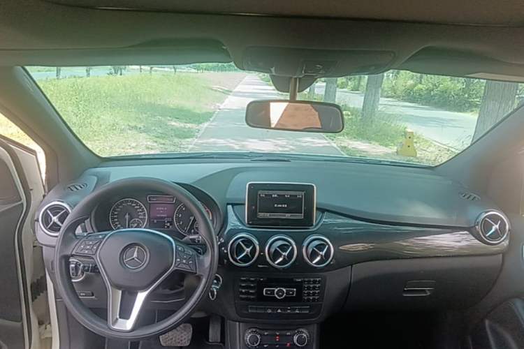 Used Mercedes-Benz B-Class 2012 B 180 Center Console
