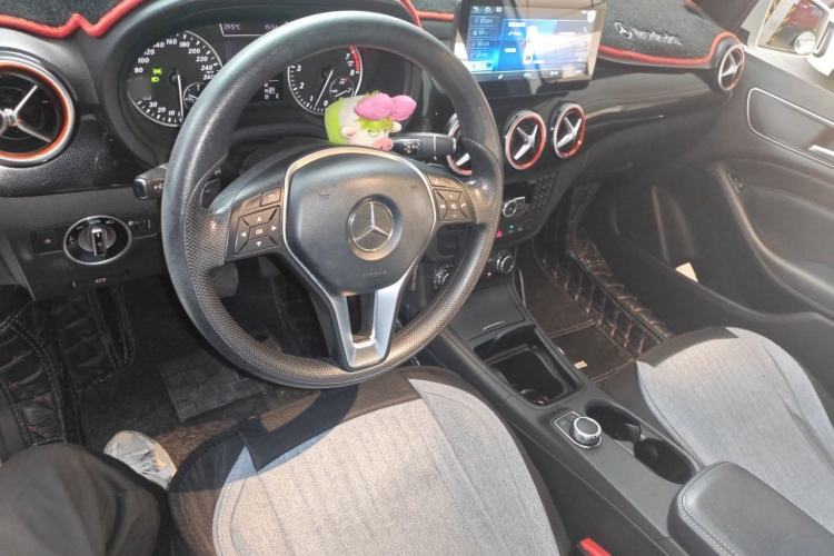 Used Mercedes-Benz B-Class 2012 B 180 Center Console