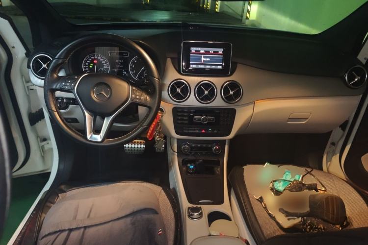 Used Mercedes-Benz B-Class 2012 B 200 Center Console