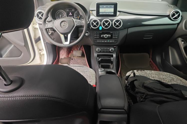 Used Mercedes-Benz B-Class 2012 B 180 base model (imported) Center Console