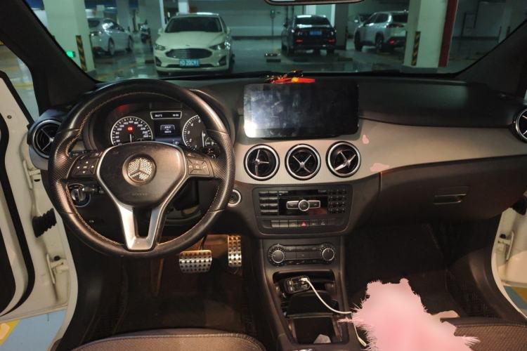 Used Mercedes-Benz B-Class 2012 B 200 Center Console