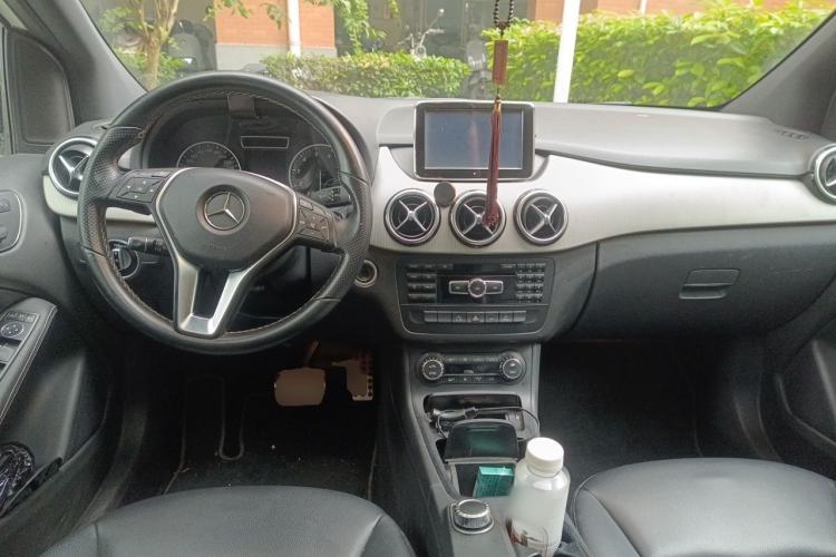 Used Mercedes-Benz B-Class 2012 B 200 Center Console