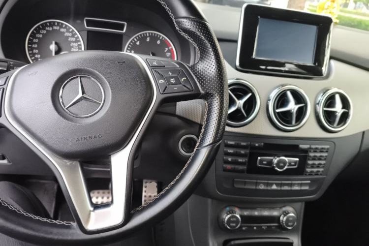 Used Mercedes-Benz B-Class 2012 B 200 Center Console