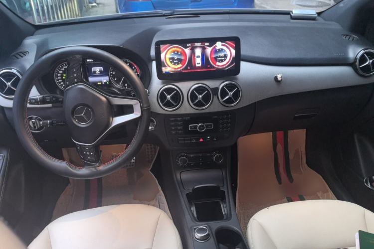 Used Mercedes-Benz B-Class 2012 B 200 Center Console