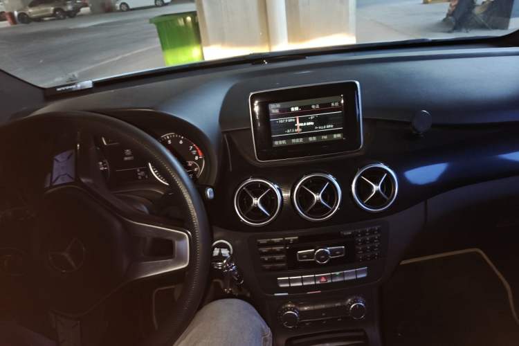 Used Mercedes-Benz B-Class 2012 B 180 Center Console