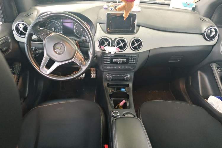 Used Mercedes-Benz B-Class 2012 B 200 Center Console