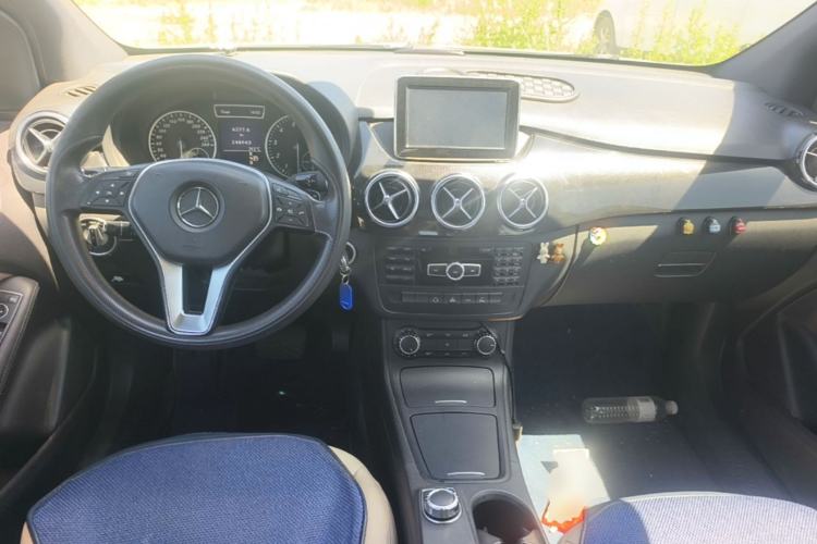 Used Mercedes-Benz B-Class 2012 B 180 Center Console
