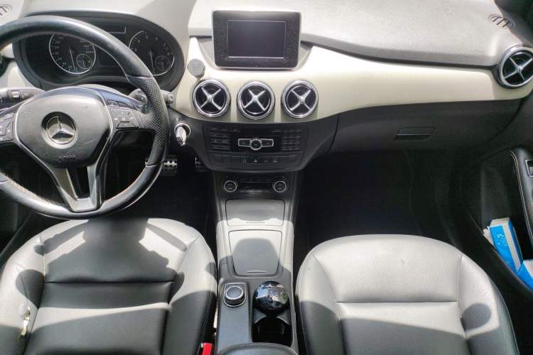 Used Mercedes-Benz B-Class 2012 B 200 Center Console