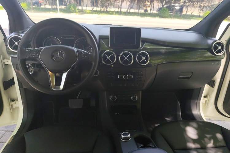 Used Mercedes-Benz B-Class 2012 B 180 Center Console