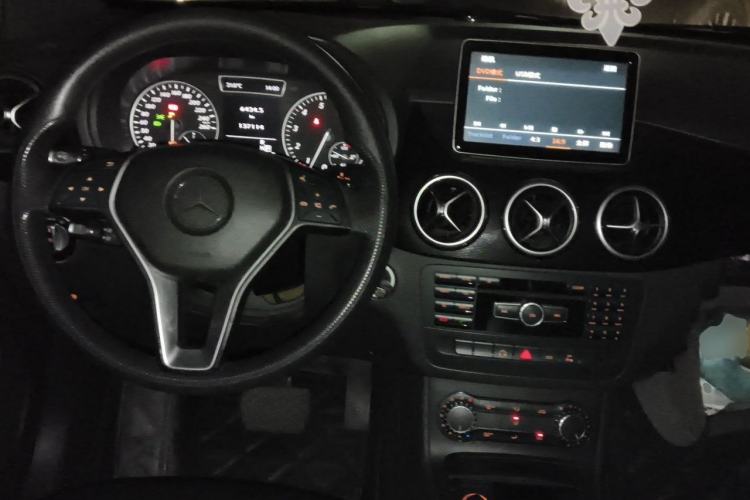 Used Mercedes-Benz B-Class 2012 B 180 Center Console