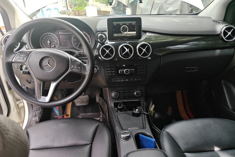 Used Mercedes-Benz B-Class 2012 B 180 Center Console
