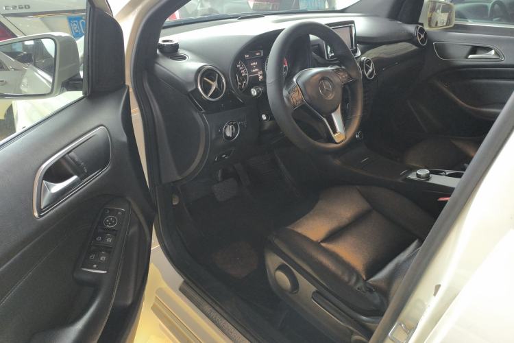 Used Mercedes-Benz B-Class 2012 B 180 Driver Seat