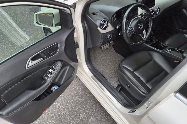 Used Mercedes-Benz B-Class 2012 B 200 Driver Seat