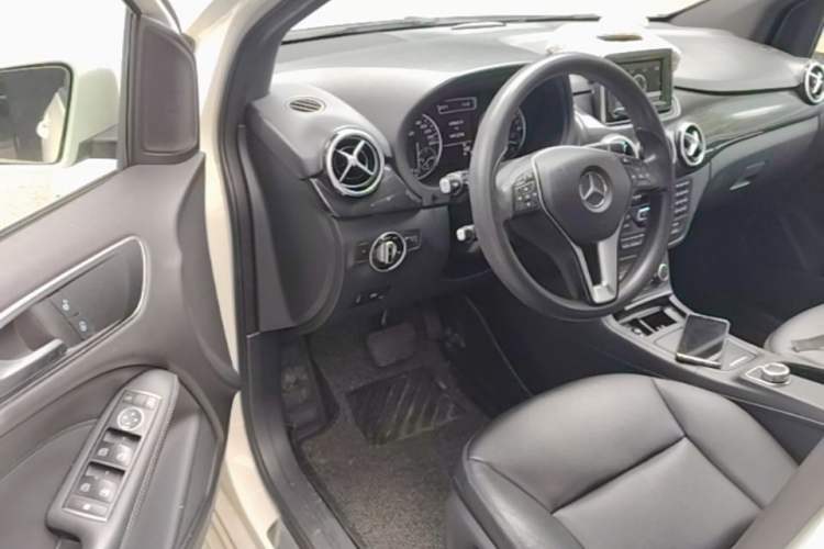 Used Mercedes-Benz B-Class 2012 B 180 Driver Seat