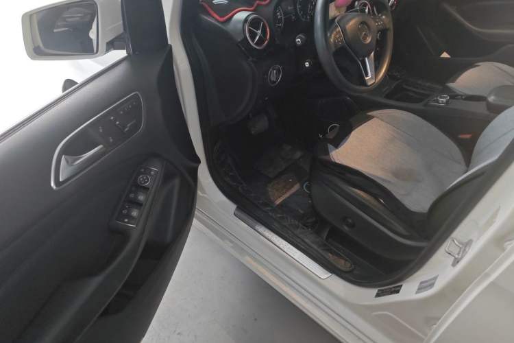 Used Mercedes-Benz B-Class 2012 B 180 Driver Seat