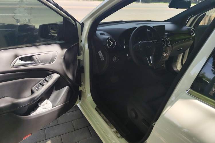Used Mercedes-Benz B-Class 2012 B 180 Driver Seat