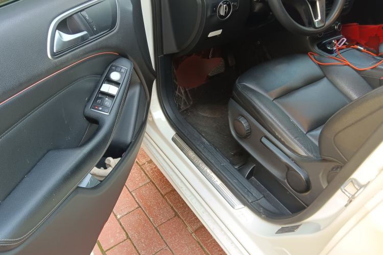 Used Mercedes-Benz B-Class 2012 B 180 Driver Seat