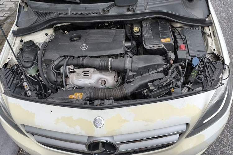 Used Mercedes-Benz B-Class 2012 B 200 Engine Bay