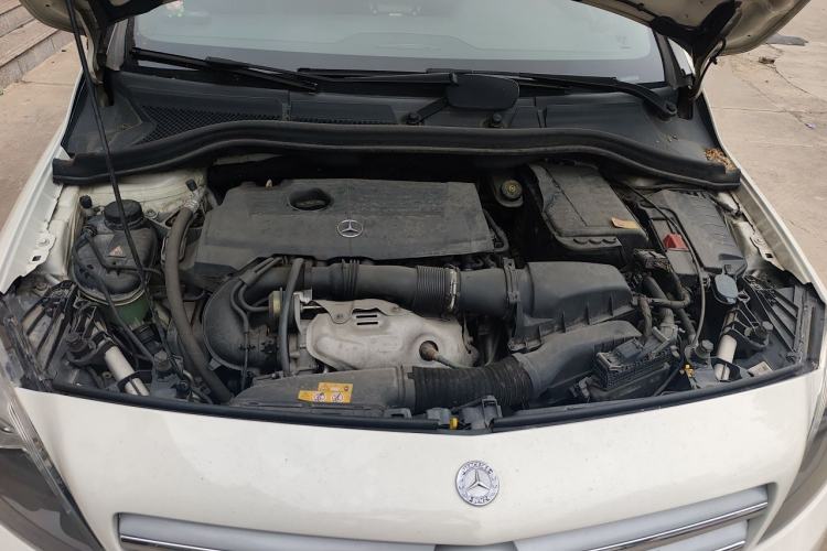 Used Mercedes-Benz B-Class 2012 B 180 Engine Bay