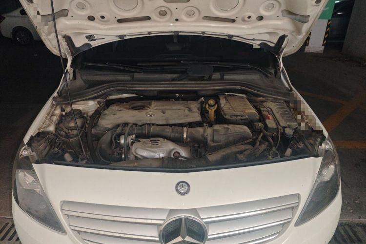 Used Mercedes-Benz B-Class 2012 B 180 Engine Bay